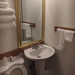 Deluxe Queen Suite